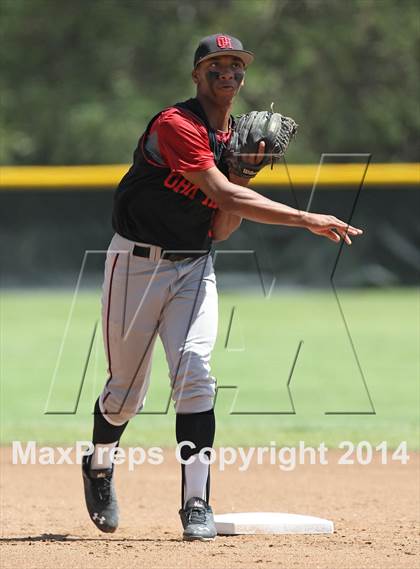 Thumbnail 2 in Village Christian vs. Oak Hills (CIF SS D5 Semi-Final) photogallery.