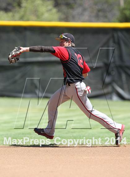 Thumbnail 3 in Village Christian vs. Oak Hills (CIF SS D5 Semi-Final) photogallery.