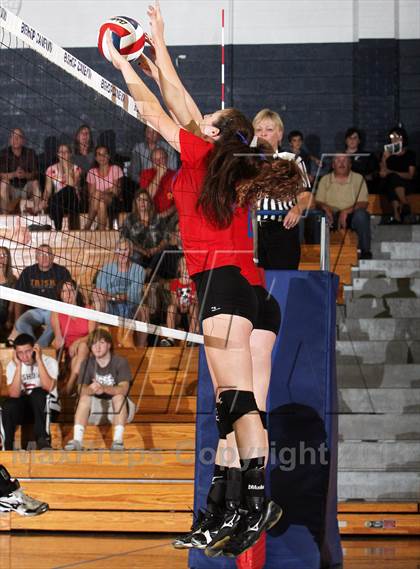 Thumbnail 1 in Chartiers Valley @ Canevin Catholic photogallery.