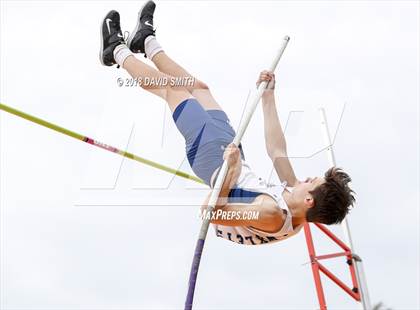 Thumbnail 1 in MSHSAA Class 5 Sectional (Pole Vault) photogallery.