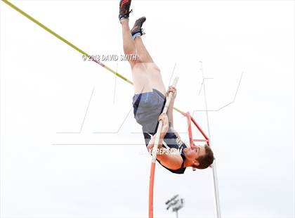 Thumbnail 1 in MSHSAA Class 5 Sectional (Pole Vault) photogallery.