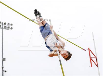 Thumbnail 2 in MSHSAA Class 5 Sectional (Pole Vault) photogallery.