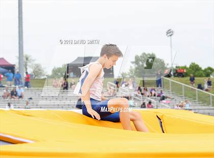 Thumbnail 2 in MSHSAA Class 5 Sectional (Pole Vault) photogallery.
