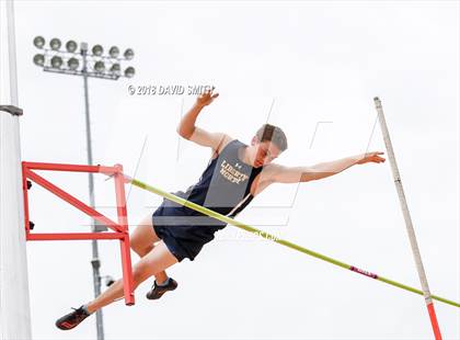 Thumbnail 3 in MSHSAA Class 5 Sectional (Pole Vault) photogallery.