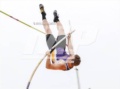 Thumbnail 1 in MSHSAA Class 5 Sectional (Pole Vault) photogallery.