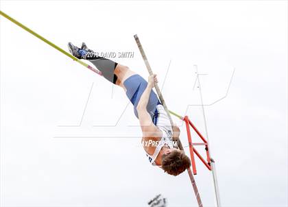 Thumbnail 3 in MSHSAA Class 5 Sectional (Pole Vault) photogallery.