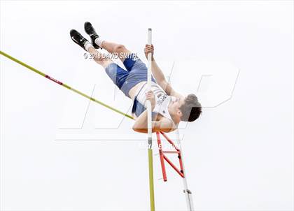 Thumbnail 1 in MSHSAA Class 5 Sectional (Pole Vault) photogallery.