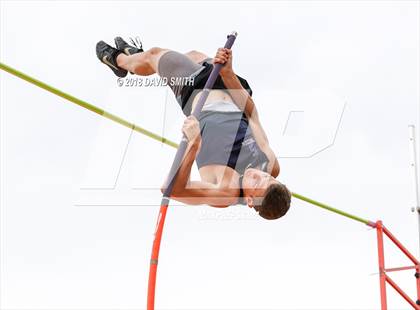 Thumbnail 2 in MSHSAA Class 5 Sectional (Pole Vault) photogallery.