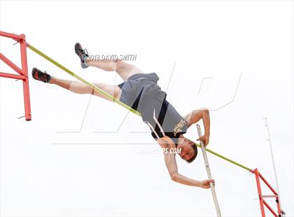 Thumbnail 1 in MSHSAA Class 5 Sectional (Pole Vault) photogallery.