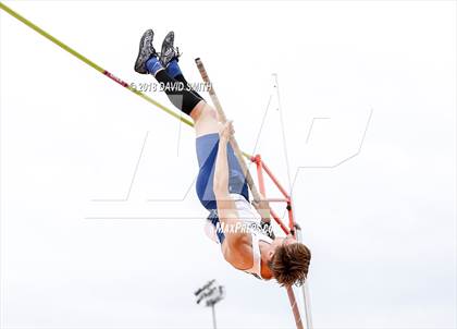 Thumbnail 2 in MSHSAA Class 5 Sectional (Pole Vault) photogallery.