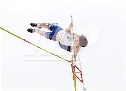 Thumbnail 2 in MSHSAA Class 5 Sectional (Pole Vault) photogallery.