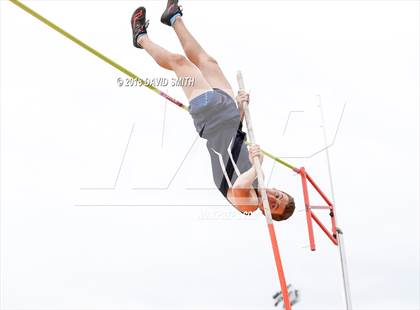 Thumbnail 2 in MSHSAA Class 5 Sectional (Pole Vault) photogallery.