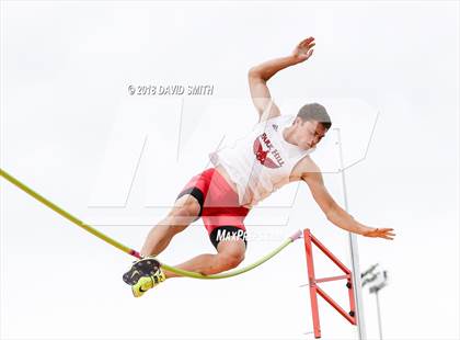 Thumbnail 3 in MSHSAA Class 5 Sectional (Pole Vault) photogallery.
