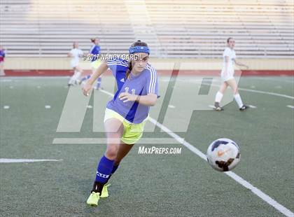 Thumbnail 2 in Austin vs. Alamo Heights (UIL 5A Quarterfinal) photogallery.