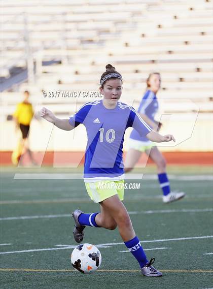 Thumbnail 2 in Austin vs. Alamo Heights (UIL 5A Quarterfinal) photogallery.