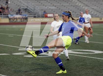 Thumbnail 1 in Austin vs. Alamo Heights (UIL 5A Quarterfinal) photogallery.