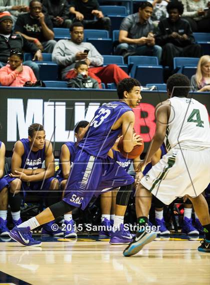 Thumbnail 3 in Sacramento vs. Sacred Heart Cathedral (MaxPreps MLK Classic) photogallery.