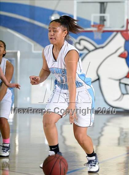 Thumbnail 2 in Colfax vs. Burbank (Lady Bulldogs Winter Classic) photogallery.