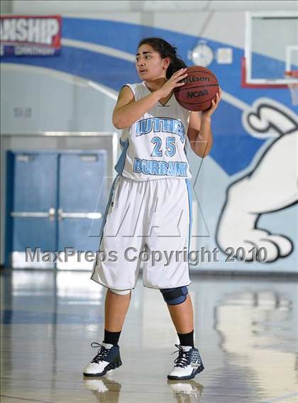 Thumbnail 3 in Colfax vs. Burbank (Lady Bulldogs Winter Classic) photogallery.