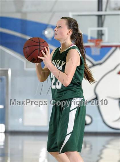 Thumbnail 2 in Colfax vs. Burbank (Lady Bulldogs Winter Classic) photogallery.