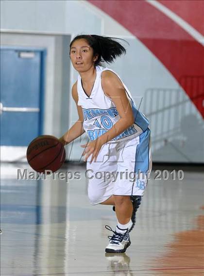 Thumbnail 2 in Colfax vs. Burbank (Lady Bulldogs Winter Classic) photogallery.