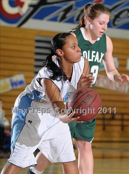 Thumbnail 2 in Colfax vs. Burbank (Lady Bulldogs Winter Classic) photogallery.