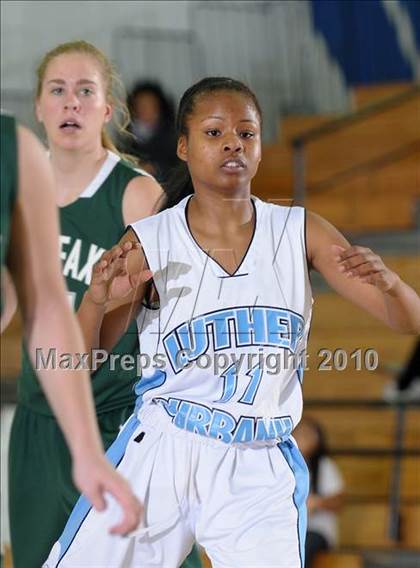 Thumbnail 2 in Colfax vs. Burbank (Lady Bulldogs Winter Classic) photogallery.