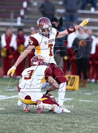 Thumbnail 3 in Ledyard vs. St. Joseph (CIAC Class M-Small Final) photogallery.