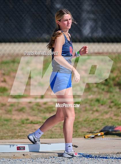 Thumbnail 3 in UIL 6A Track & Field Area 13&14 (Shot Put) photogallery.