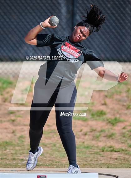 Thumbnail 1 in UIL 6A Track & Field Area 13&14 (Shot Put) photogallery.