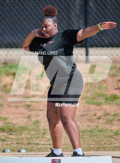 Thumbnail 3 in UIL 6A Track & Field Area 13&14 (Shot Put) photogallery.