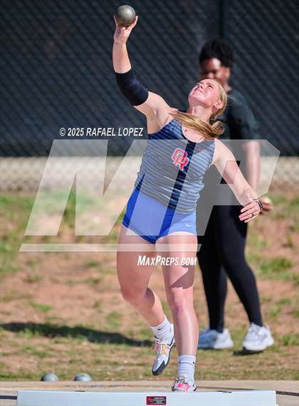 Thumbnail 2 in UIL 6A Track & Field Area 13&14 (Shot Put) photogallery.