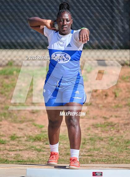 Thumbnail 3 in UIL 6A Track & Field Area 13&14 (Shot Put) photogallery.