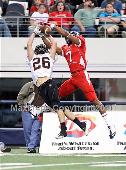 Thumbnail 2 in Manvel vs. Aledo (UIL 4A Division 2 Final) photogallery.