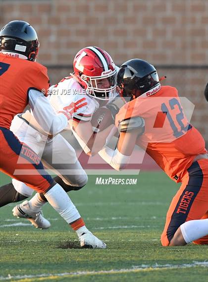 Thumbnail 2 in Lancaster vs. Bennett/Olmsted/Middle Early College/East photogallery.