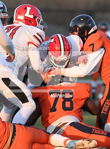 Thumbnail 1 in Lancaster vs. Bennett/Olmsted/Middle Early College/East photogallery.