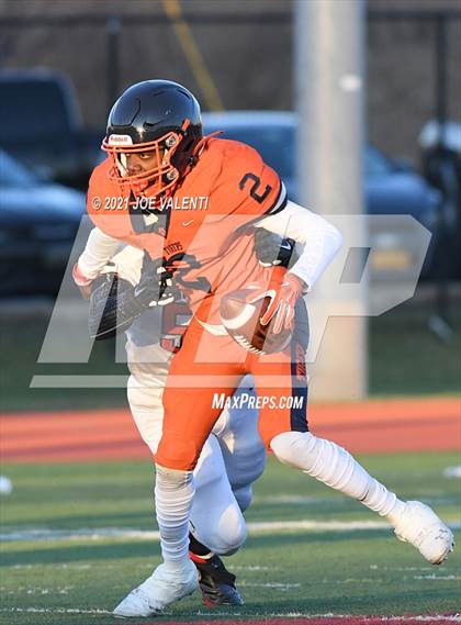 Thumbnail 3 in Lancaster vs. Bennett/Olmsted/Middle Early College/East photogallery.