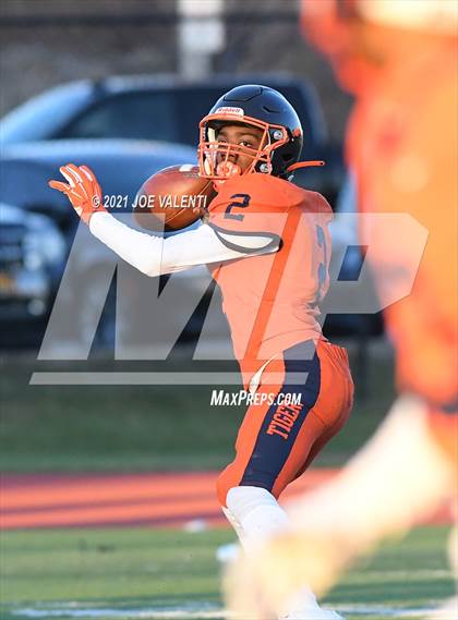 Thumbnail 1 in Lancaster vs. Bennett/Olmsted/Middle Early College/East photogallery.