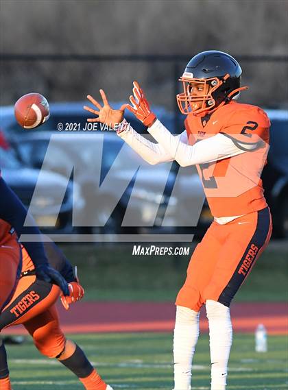 Thumbnail 3 in Lancaster vs. Bennett/Olmsted/Middle Early College/East photogallery.