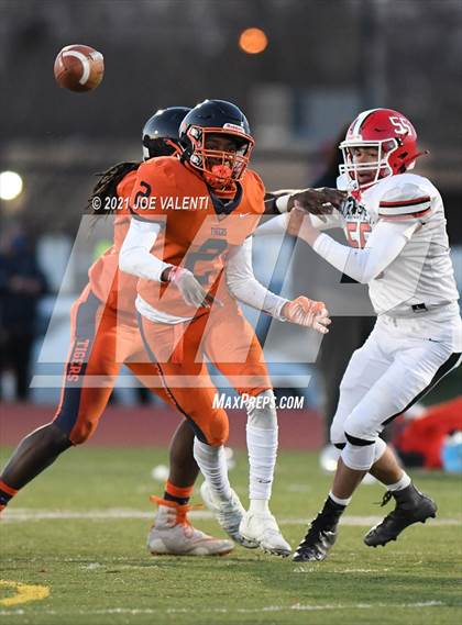 Thumbnail 2 in Lancaster vs. Bennett/Olmsted/Middle Early College/East photogallery.