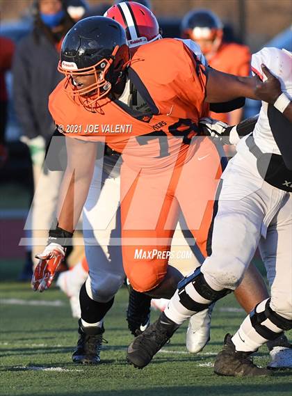 Thumbnail 3 in Lancaster vs. Bennett/Olmsted/Middle Early College/East photogallery.