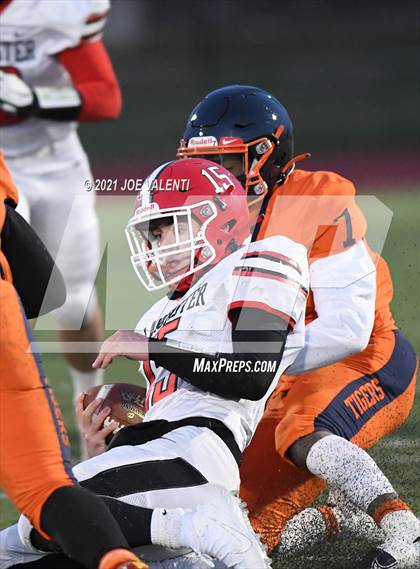 Thumbnail 3 in Lancaster vs. Bennett/Olmsted/Middle Early College/East photogallery.