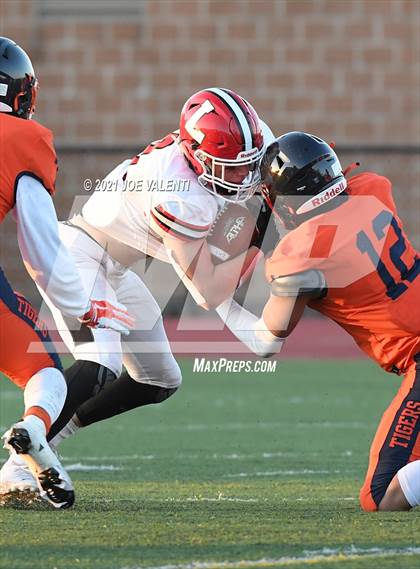 Thumbnail 1 in Lancaster vs. Bennett/Olmsted/Middle Early College/East photogallery.