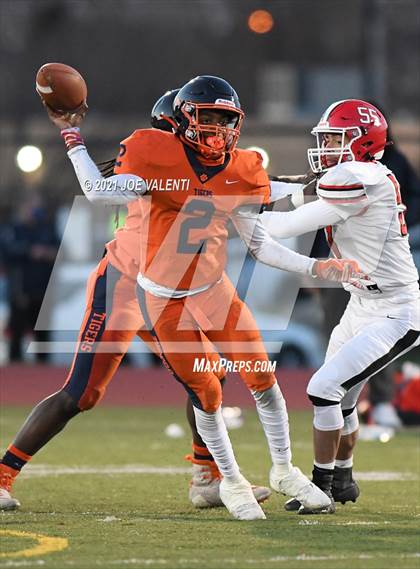 Thumbnail 1 in Lancaster vs. Bennett/Olmsted/Middle Early College/East photogallery.