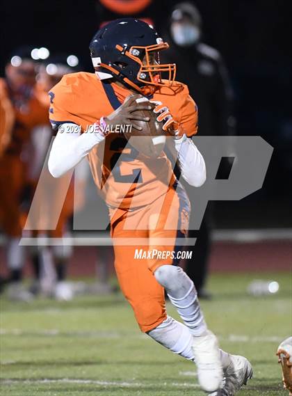 Thumbnail 2 in Lancaster vs. Bennett/Olmsted/Middle Early College/East photogallery.