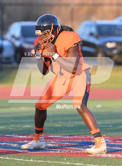 Thumbnail 1 in Lancaster vs. Bennett/Olmsted/Middle Early College/East photogallery.