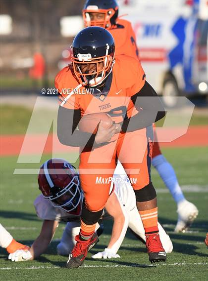 Thumbnail 1 in Lancaster vs. Bennett/Olmsted/Middle Early College/East photogallery.