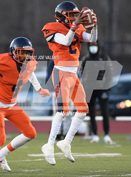 Thumbnail 2 in Lancaster vs. Bennett/Olmsted/Middle Early College/East photogallery.