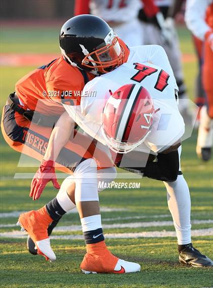 Thumbnail 1 in Lancaster vs. Bennett/Olmsted/Middle Early College/East photogallery.