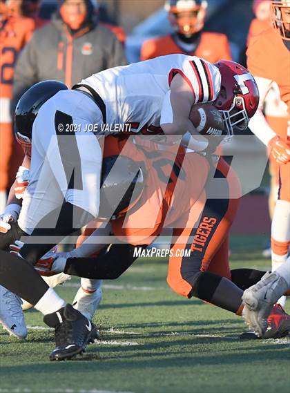Thumbnail 3 in Lancaster vs. Bennett/Olmsted/Middle Early College/East photogallery.